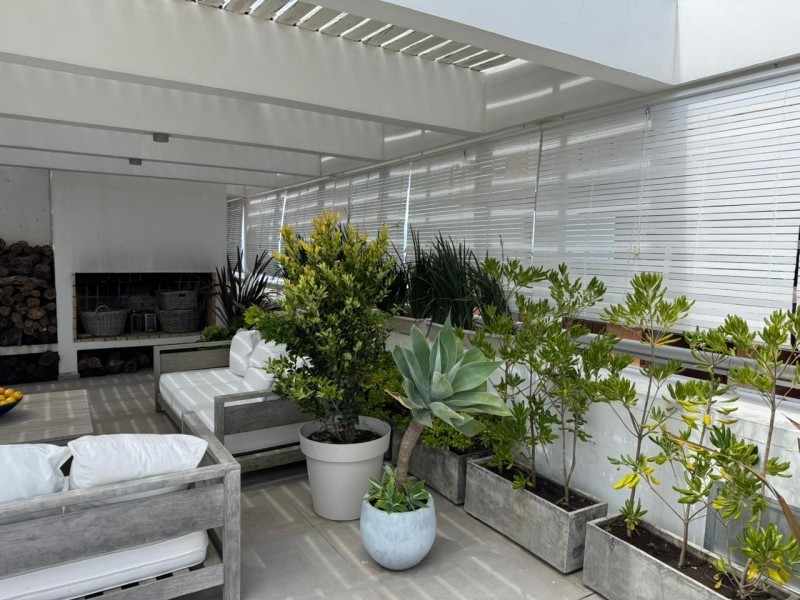 Hermoso penthouse en edificio en primera línea al mar 