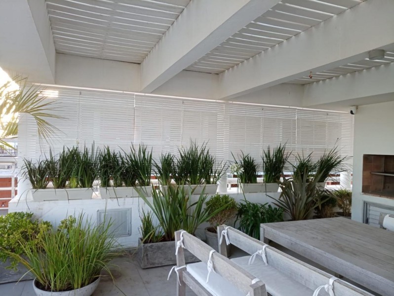 Hermoso penthouse en edificio en primera línea al mar 