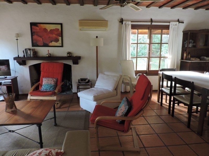 Coqueto chalet colonial en alquiler y venta sobre el corazón de La Barra