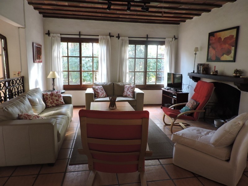 Coqueto chalet colonial en alquiler y venta sobre el corazón de La Barra