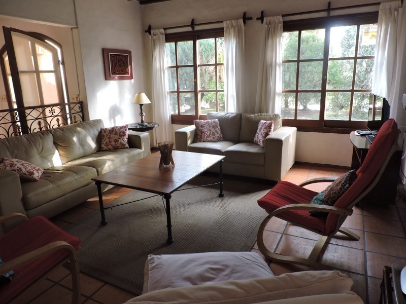 Coqueto chalet colonial en alquiler y venta sobre el corazón de La Barra