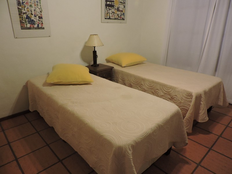 Coqueto chalet colonial en alquiler y venta sobre el corazón de La Barra