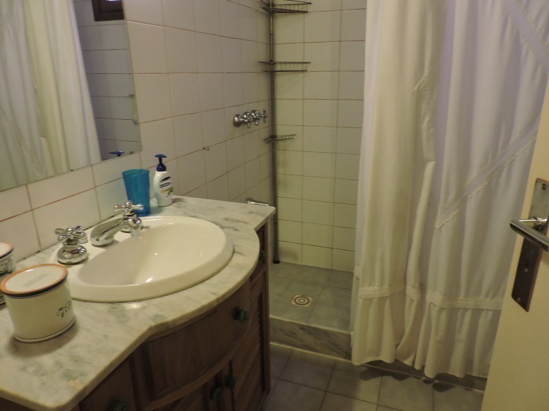 Coqueto chalet colonial en alquiler y venta sobre el corazón de La Barra