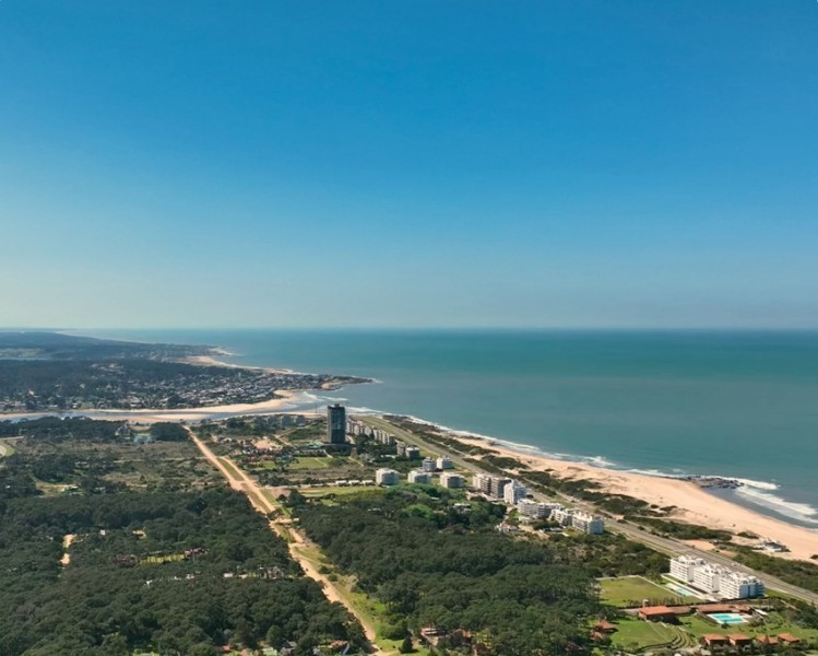 Venta de departamento con 3 suites y dependencia 
