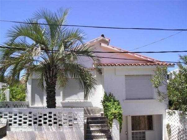 Chalet reciclado en alquiler a metros del mar en La Barra.