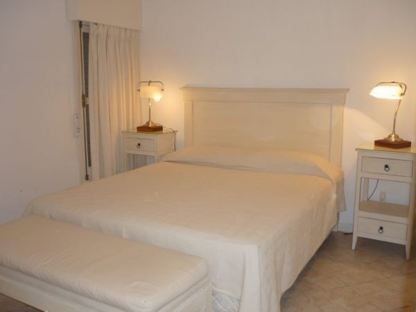 Chalet reciclado en alquiler a metros del mar en La Barra.