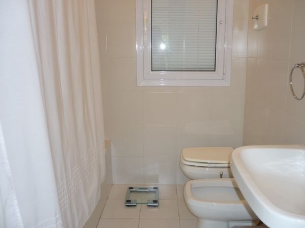 Chalet reciclado en alquiler a metros del mar en La Barra.