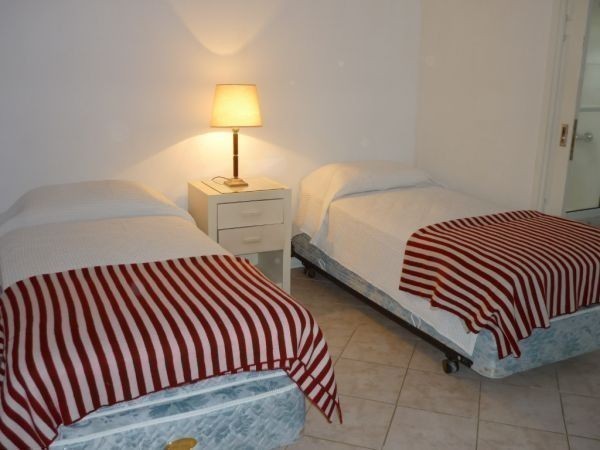 Chalet reciclado en alquiler a metros del mar en La Barra.