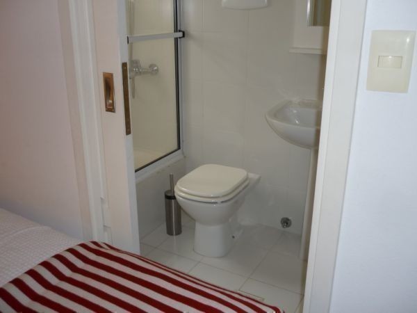 Chalet reciclado en alquiler a metros del mar en La Barra.