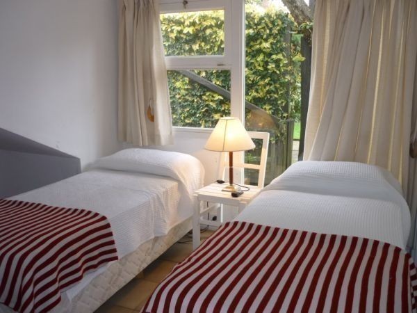 Chalet reciclado en alquiler a metros del mar en La Barra.