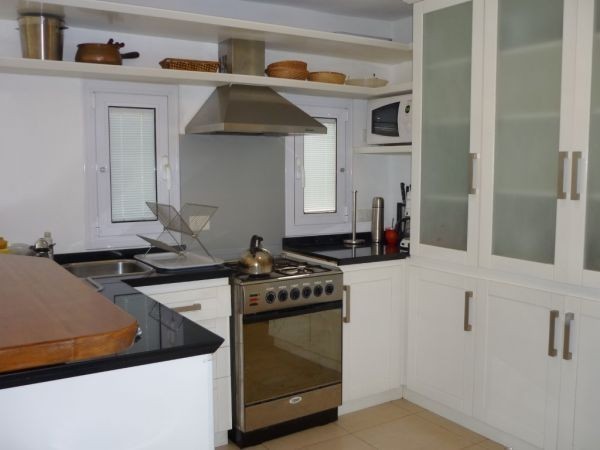 Chalet reciclado en alquiler a metros del mar en La Barra.