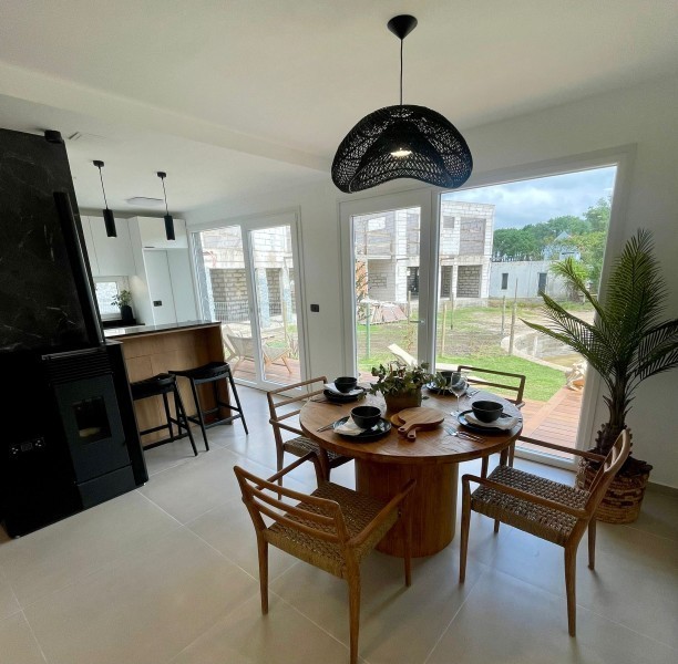 Casa a estrenar en complejo 