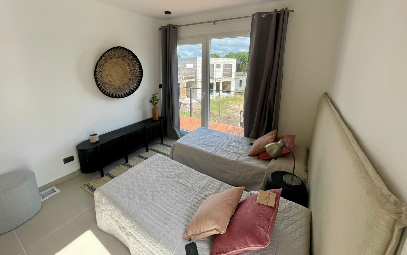 Casa a estrenar en complejo 