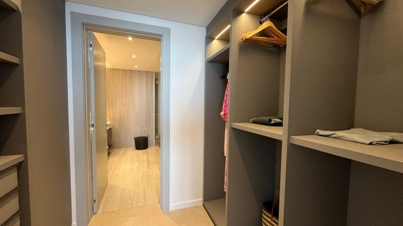 Departamento con tres suites en la Barra con vista al mar