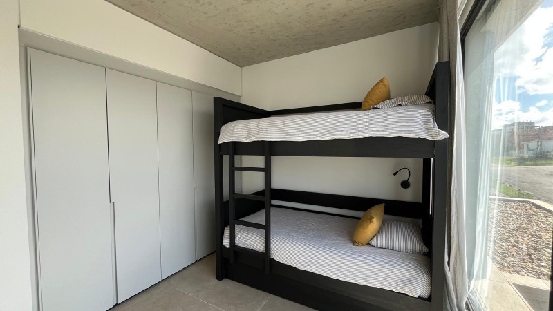 Departamento con tres suites en la Barra con vista al mar