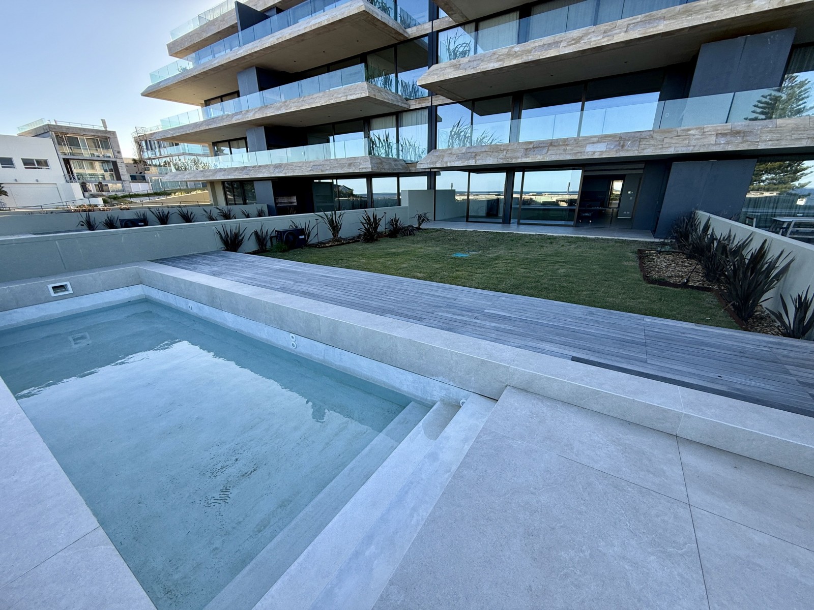 Arte Barra planta jardin con piscina propia
