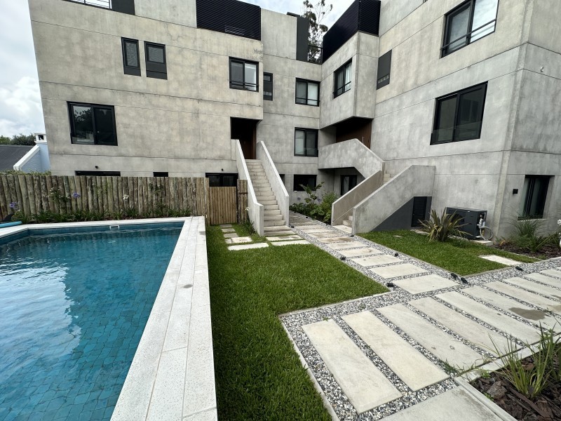 Departamento estilo casa en alquiler