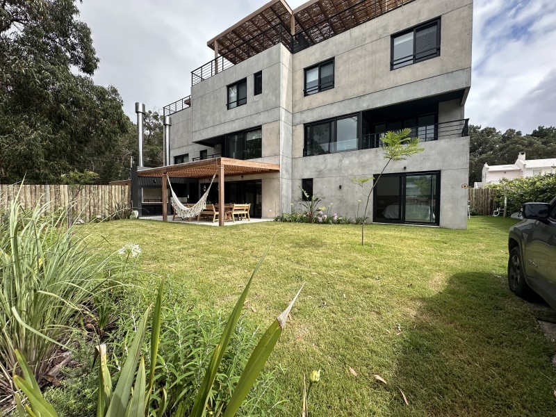 Departamento estilo casa en alquiler