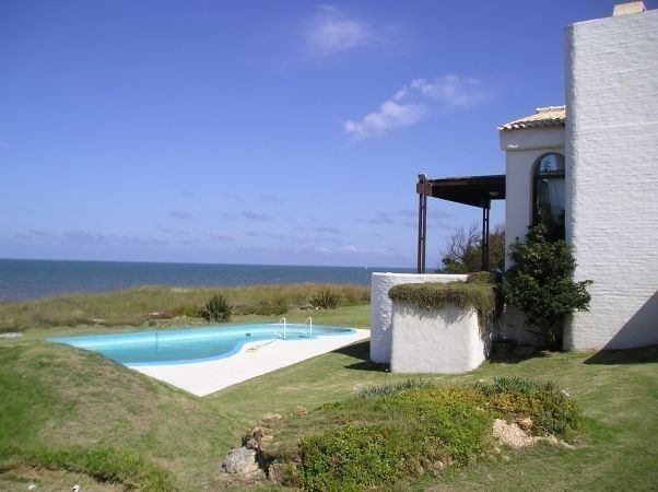 Casa en alquiler en Punta Piedras frente al mar, La Barra.