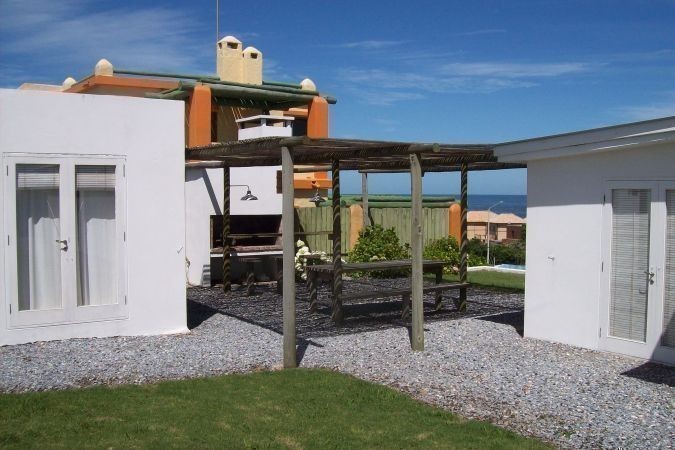 Casa en alquiler a media cuadra del mar en El Chorro