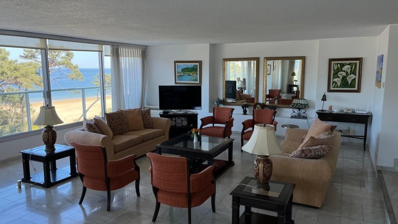 Departamento en venta en edificio primera línea