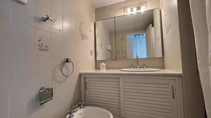 Departamento en venta en edificio primera línea