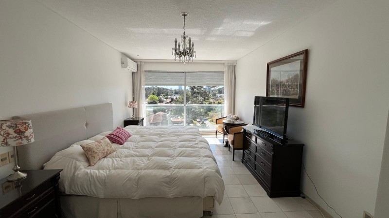 Departamento en venta en edificio primera línea