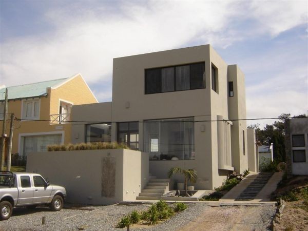 Moderna casa en alquiler en Altos de Montoya, La Barra a pasos de la playa