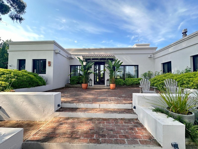 Casa amplia en venta y alquiler en el Quijote