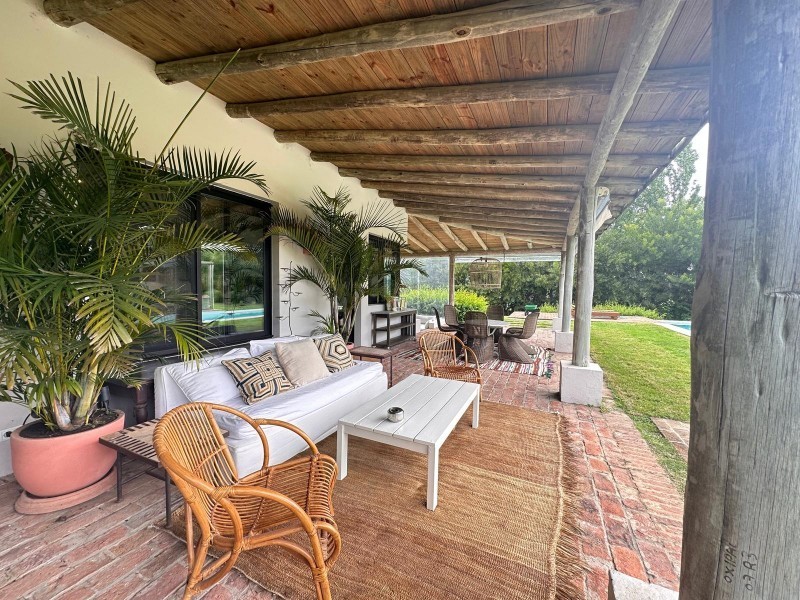 Casa amplia en venta y alquiler en el Quijote