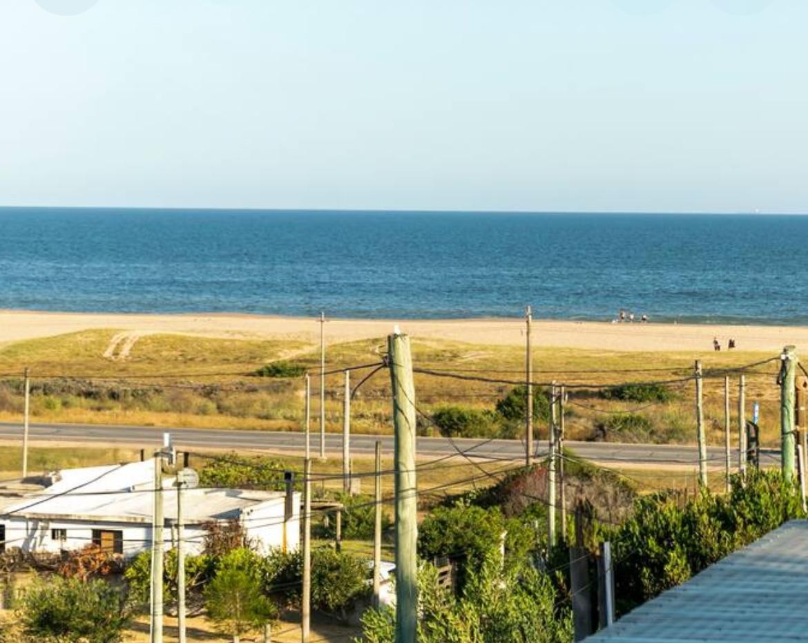 Casa en Altos de Punta Piedras con vista