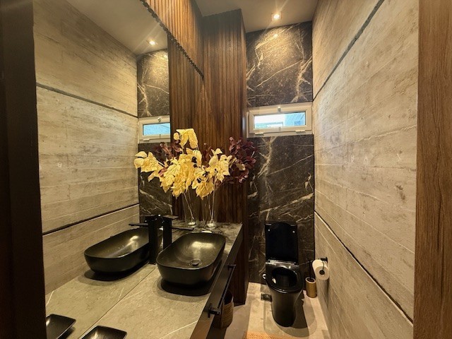 Espectacular casa en Laguna Escondida sobre la laguna