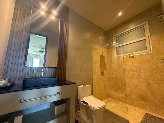 Espectacular casa en Laguna Escondida sobre la laguna