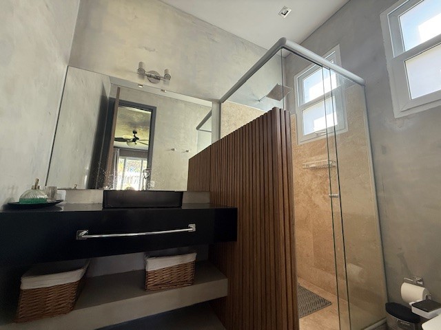 Espectacular casa en Laguna Escondida sobre la laguna