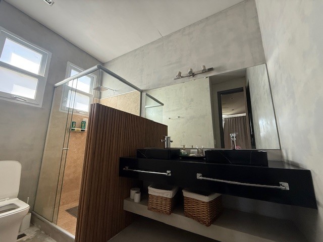 Espectacular casa en Laguna Escondida sobre la laguna