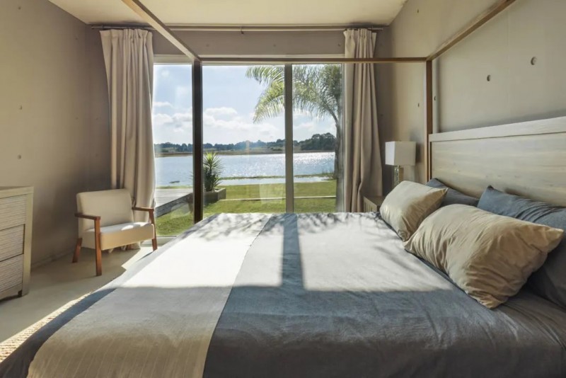 Espectacular casa en Laguna Escondida sobre la laguna