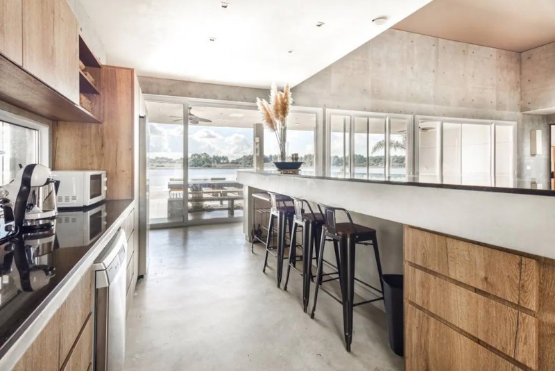 Espectacular casa en Laguna Escondida sobre la laguna