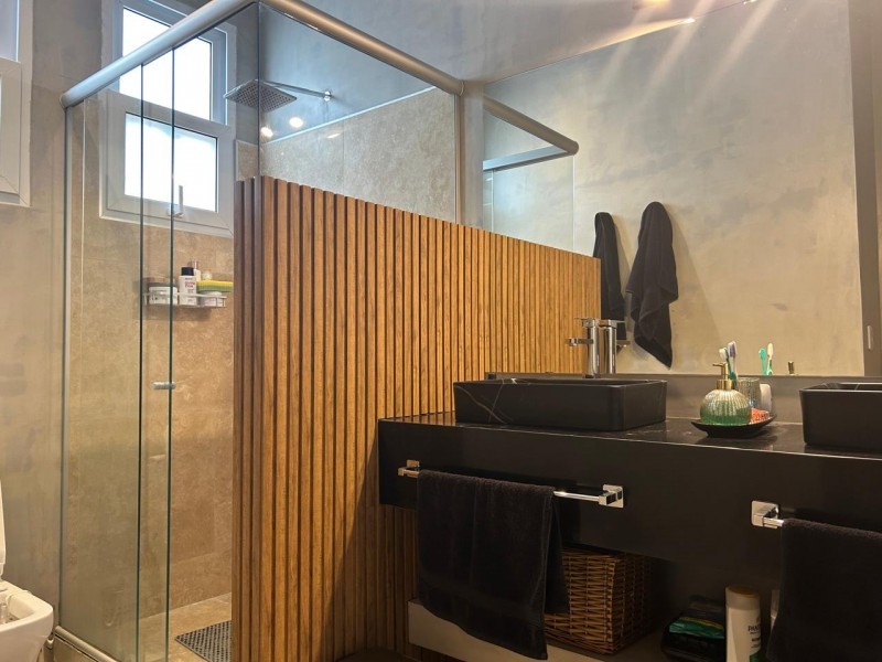 Espectacular casa en Laguna Escondida sobre la laguna