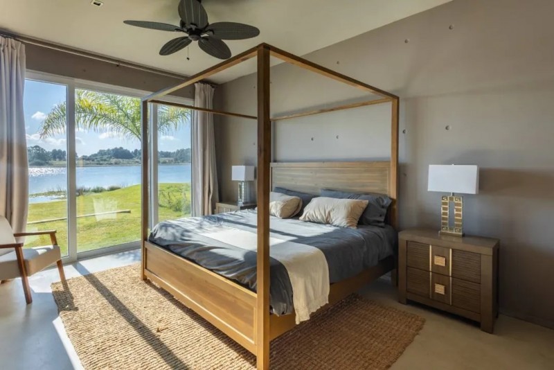 Espectacular casa en Laguna Escondida sobre la laguna