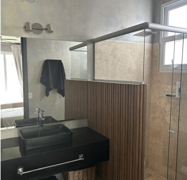 Espectacular casa en Laguna Escondida sobre la laguna