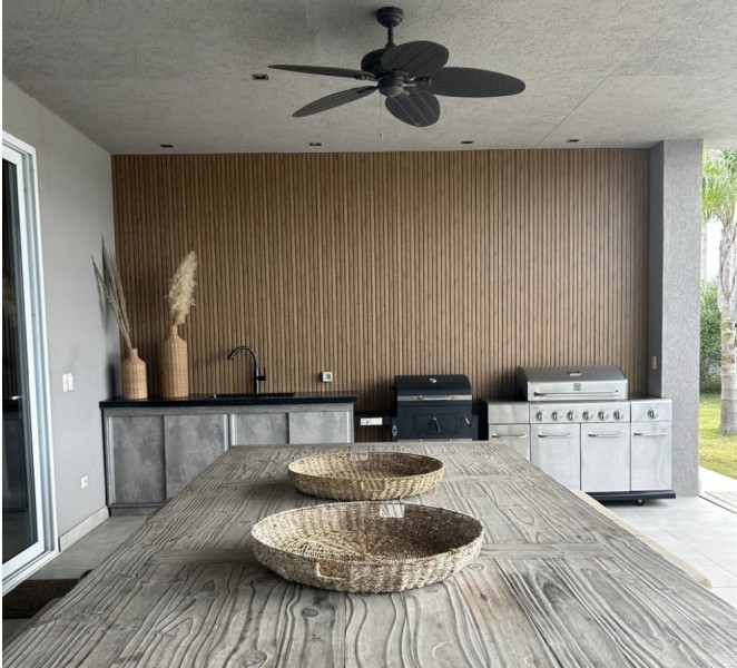 Espectacular casa en Laguna Escondida sobre la laguna