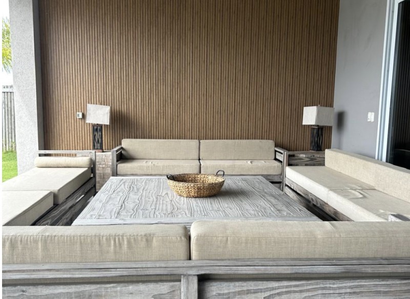 Espectacular casa en Laguna Escondida sobre la laguna