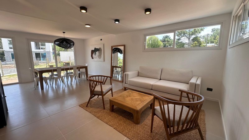 Casa a estrenar en complejo