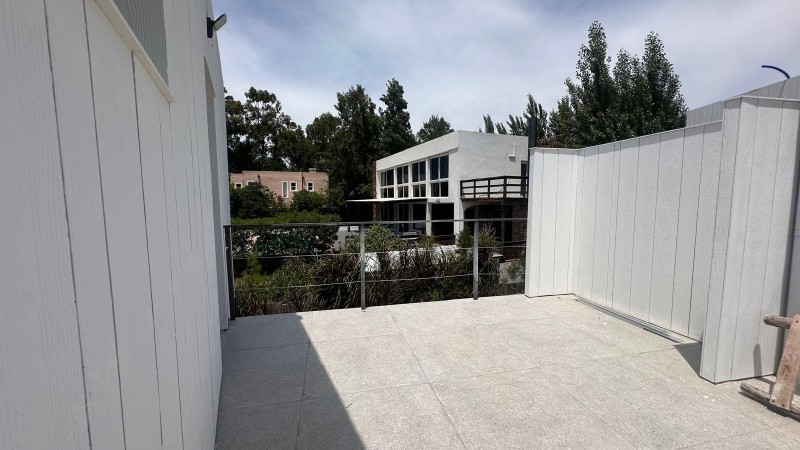 Casa a estrenar en complejo