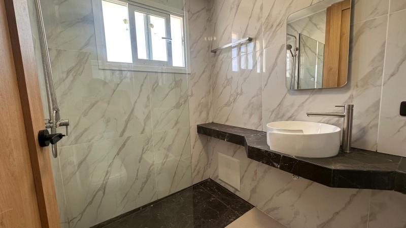 Casa a estrenar en complejo