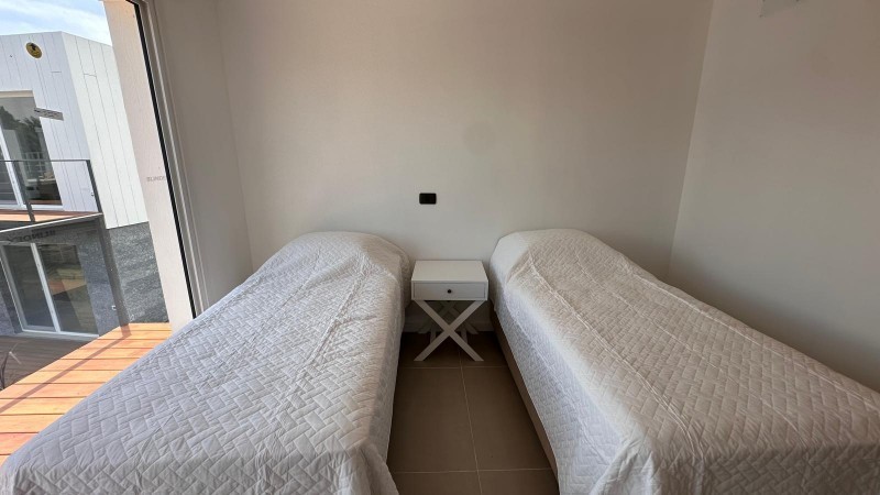 Casa a estrenar en complejo