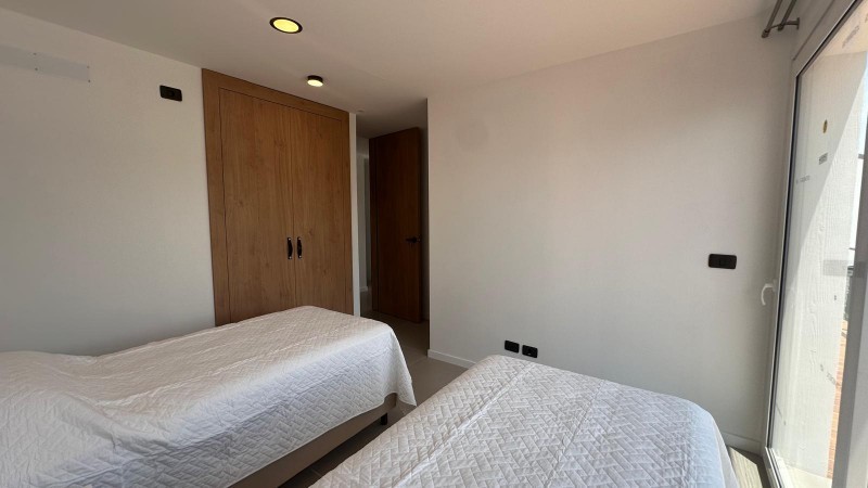 Casa a estrenar en complejo