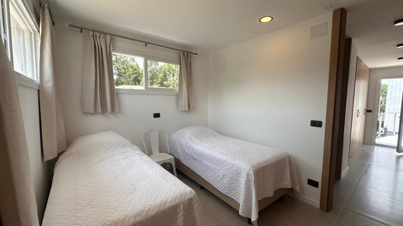 Casa a estrenar en complejo