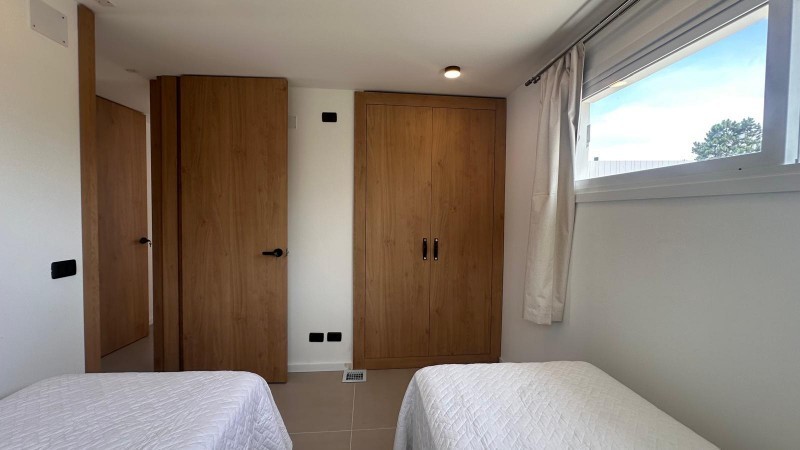 Casa a estrenar en complejo