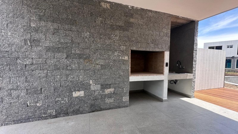 Casa a estrenar en complejo